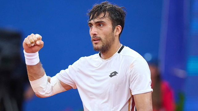 Román Burruchaga y el puño apretado de celebración. Triunfo en el ATP 250 de Estoril de tenis.