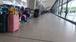 La Terminal de Ómnibus Mariano Moreno empezó a recibir turistas el jueves 15 de enero de 2026 por el recambio de las vacaciones de verano.