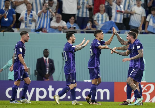 Gol y festejo de Argentina ante Polonia. Fue el de Mac Allister