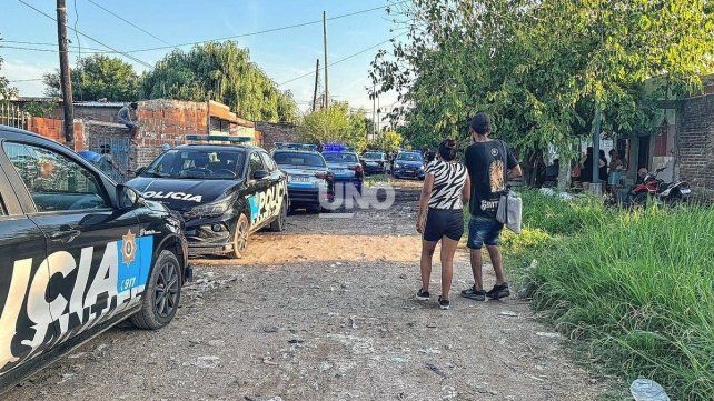 Doble homicidio. Sicarios persiguieron y asesinaron a tiros a una mujer y a un hombre en B Barranquitas de Santa Fe.