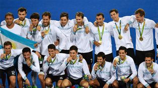 Macri llamó al capitán de Los Leones para felicitarlos por el oro olímpico