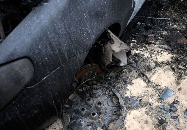 Quemacoches: Incendiaron otro auto esta madrugada en Alberti al 5.500 en el barrio Scarafía