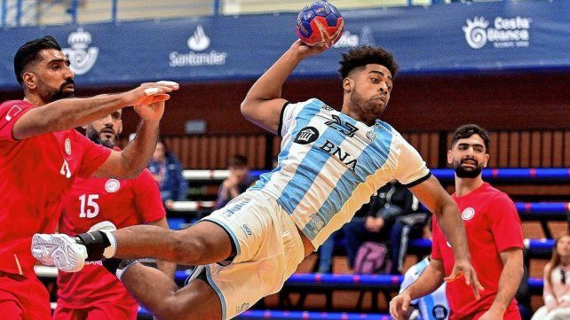 Selección Argentina de handball derrotó a Bahréin en la previa del Mundial.