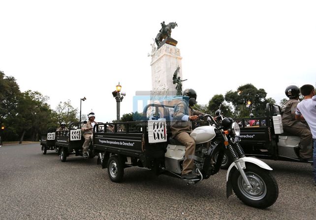 Entregaron motocarros a 23 familias