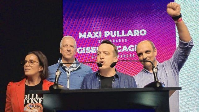 Elecciones 2023 en el bunker de Unidos para Cambiar Santa Fe.