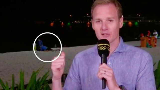 ¿Los agarraron teniendo sexo en vivo, en la playa de Copacabana?