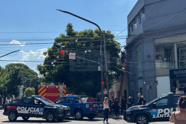 Tragedia en el microcentro: murió un operario tras electrocutarse con el cableado en avenida General López y Urquiza