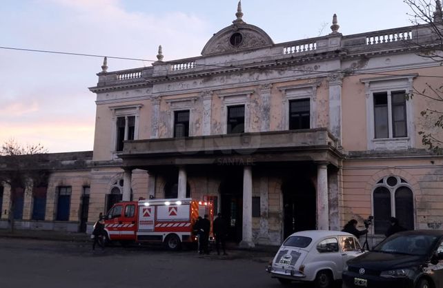 Imágenes del incendio del centro cultural El Birri.