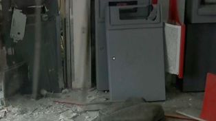 Entran con una garrafa en un cochecito de bebé y vuelan un cajero