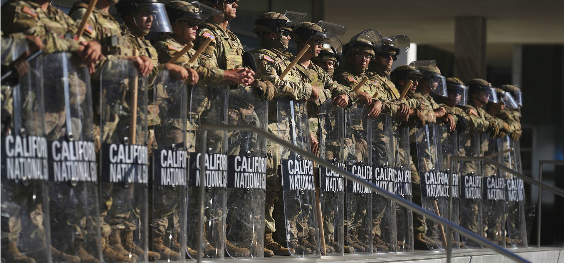 Efectivos de la Guardia Nacional en Los Ángeles el 10 de junio del 2025. (AP foto/Eric Thayer) Efectivos de la Guardia Nacional en Los Ángeles el 10 de junio del 2025. (AP foto/Eric Thayer)