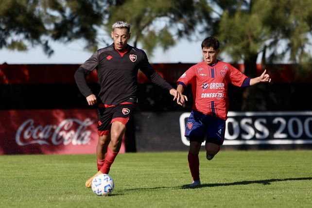 Luciano Herrera anotó dos tantos en la goleada de Newell's.