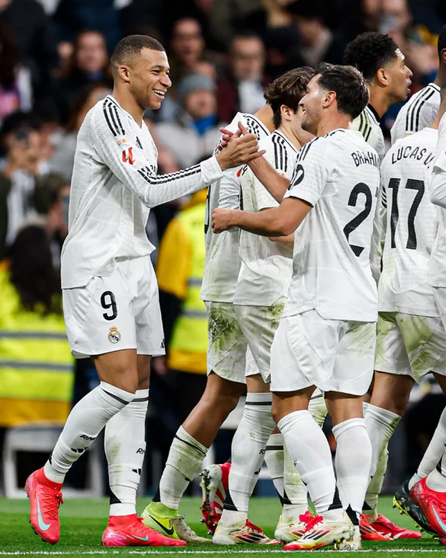 Real Madrid goleó a Las Palmas y aprovechó para quedar como único líder de La Liga