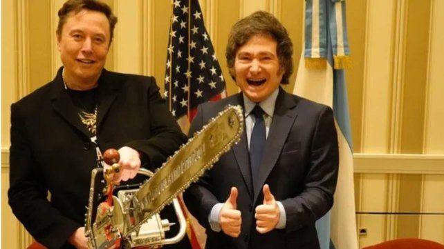 Elon Musk reconoció la falta de empatía al aplicar la motosierra y dijo: Javier Milei me dio la motosierra y la mostré