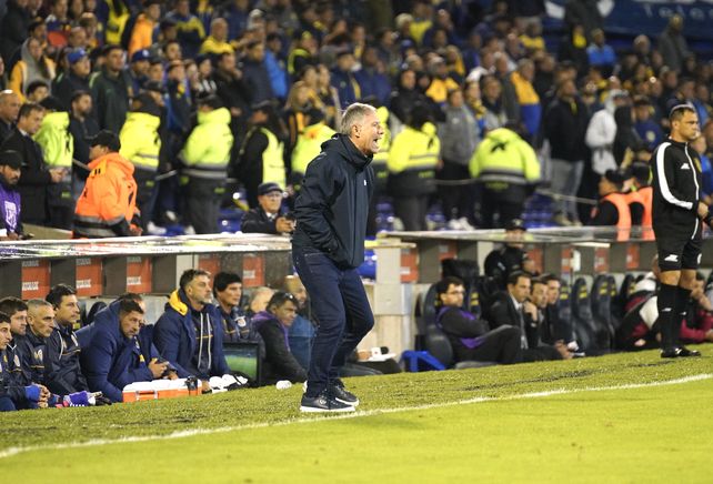 El DT de Central está obligado a meter mano en el equipo que visitará a San Lorenzo.