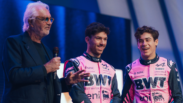 Flavio Briatore junto a Pierre Gasly y Franco Colapinto, los pilotos de Alpine.