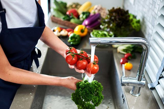 Para manipualr comida de&nbsp; manera correcta y trabajar con alimentos es necesario tener un carnet habilitante