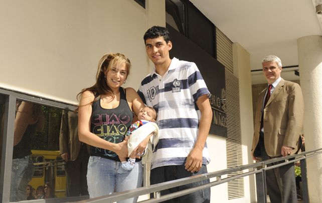 Felices. Samuel junto a sus papás