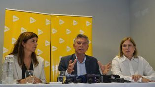 El expresidente Mauricio Macri apuntó contra los otros dos integrantes del triángulo de hierro presidencial: Karina Milei y Santiago Caputo.&nbsp;