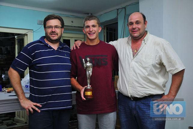 El apoyo familiar. Román Godoy cuenta en el apoyo de sus padres y familiares dentro de su carrera. Ayer compartieron el logro. Foto UNO/Juan Manuel Hernández