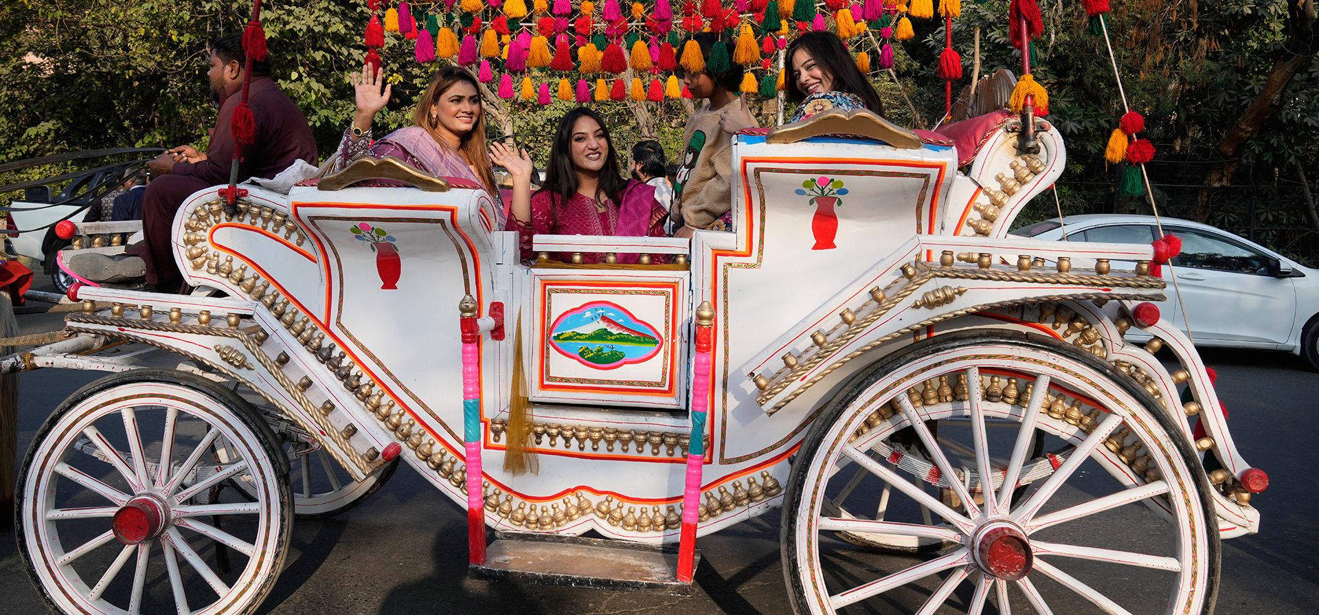 Cristianos paquistaníes participan en un desfile navideño en Lahore, Pakistán, el martes 23 de diciembre de 2025. (Foto AP/K.M. Chaudhary) Cristianos paquistaníes participan en un desfile navideño en Lahore, Pakistán, el martes 23 de diciembre de 2025. (Foto AP/K.M. Chaudhary)