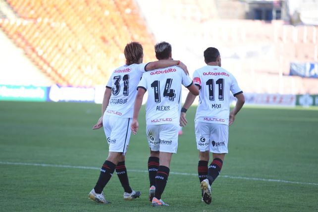 Newells goleó a Godoy Cruz en Mendoza en un partido en el que mostró contundencia