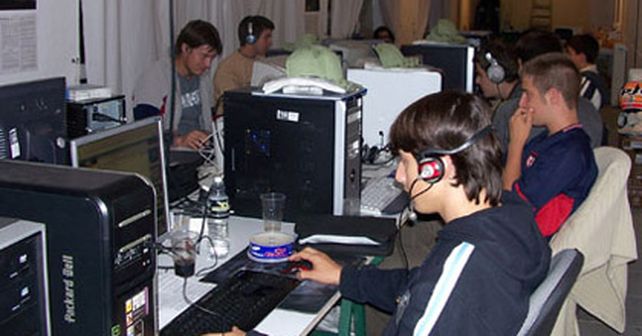 Los argentinos se conectan a internet m&aacute;s tiempo que la media mundial