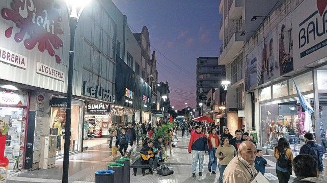 Activá peatonal dio color al comercio para celebrar el Mes de la Ciudad