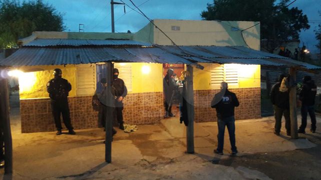 Cayó preso Babacho, violento delincuente santafesino con un arma de guerra cargada