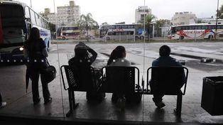 Comenzó en Rosario y el país, el paro por tiempo indeterminado de los choferes de larga distancia