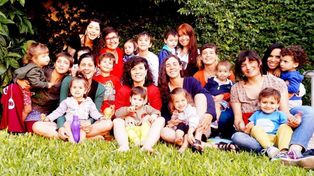 Madres en tribus: un grupo de santafesinas comparte la crianza en plena urbe