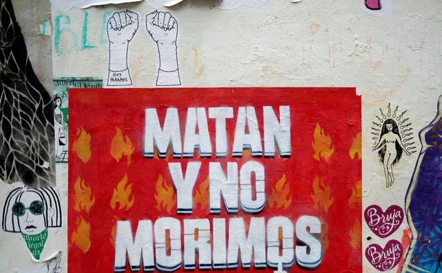 Las paredes hablan la violencia que sufren muchas mujeres como Laura y como Ursula y a la que las policía y la Justicia no les da respuesta.