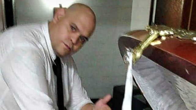 El hombre de la foto con el cadáver de Maradona se entregó