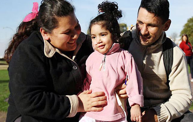 Alegría. Valentina (junto a sus padres