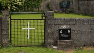 En Irlanda descubrieron una fosa común con 800 niños enterrados