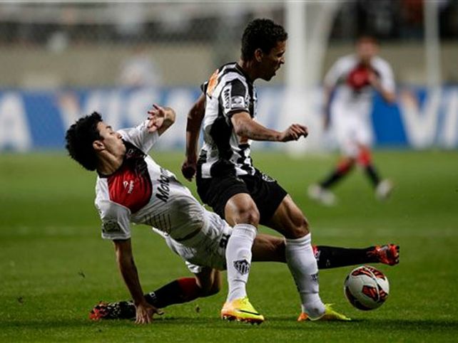Newells perdió con Mineiro y quedó fuera de la Copa por penales