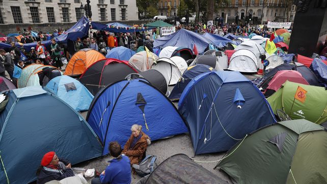 Manifestantes en Londres piden acciones urgentes para contrarrestar el calentamiento global