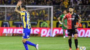 Ángel Di María fue la figura de Central en el último clásico ante Newells. Banega sufre la derrota.