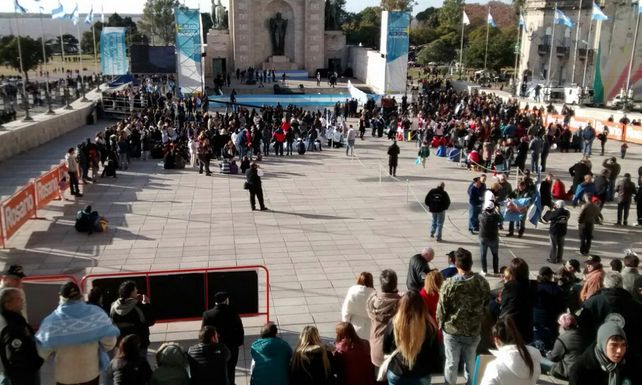 Las fotos de los chicos que juraron lealtad a la Bandera y la aparición de Manuel Belgrano