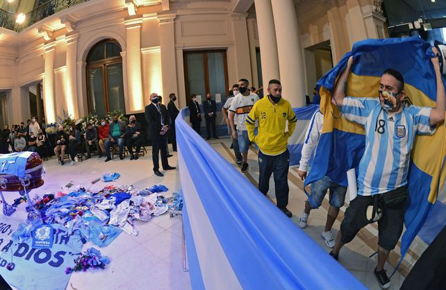 Masivo velatorio para darle el último adiós a Maradona