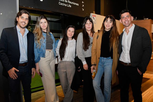 Federico Martino, Agostina Gómez Audisio, Florencia Zanucoli, Camila Cifré, Camila Bacelli y Fernando Krenz Federico Martino, Agostina Gómez Audisio, Florencia Zanucoli, Camila Cifré, Camila Bacelli y Fernando Krenz