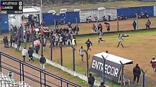 Liga Uruguayense: escalofriante episodio de violencia en el partido entre Atlético Uruguay y Lanús.