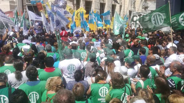 En Santa Fe también hubo movilizaciones y un acto en contra de la reforma previsional