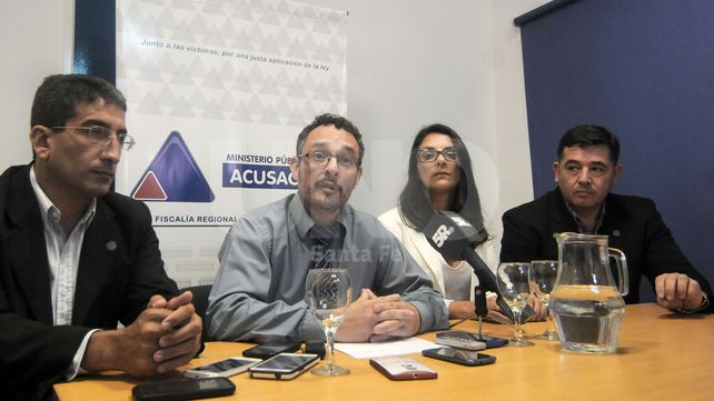 Explicaron la pesquisa. Los fiscales De Pedro y Nuzzo y los pesquisas de la PDI