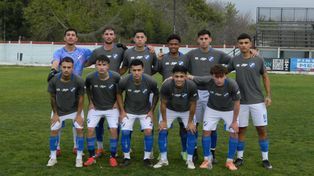 Primera C: con todos sus problemas a cuestas, Argentino recibe a Puerto Nuevo