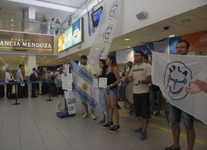 “El contrato de Aerolíneas con la empresa Sol fue ridículo y espurio”