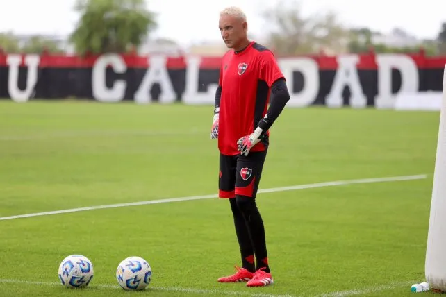 Keylor Navas fue muy importante en el arco de Newells y mantuvo varias veces el arco en cero.
