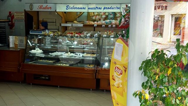 Rompieron la vidriera y robaron en una panadería de barrio Candioti