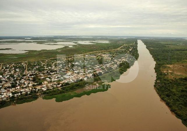 La crecida comienza a inundar las islas más bajas del Paraná