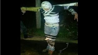 Hallaron a un hombre crucificado y sospechan que se trató de un caso de justicia por mano propia