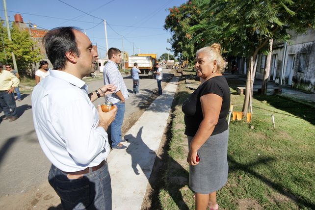 Continúan las obras de cordón cuneta y desagües en las calles de Barranquitas Oeste